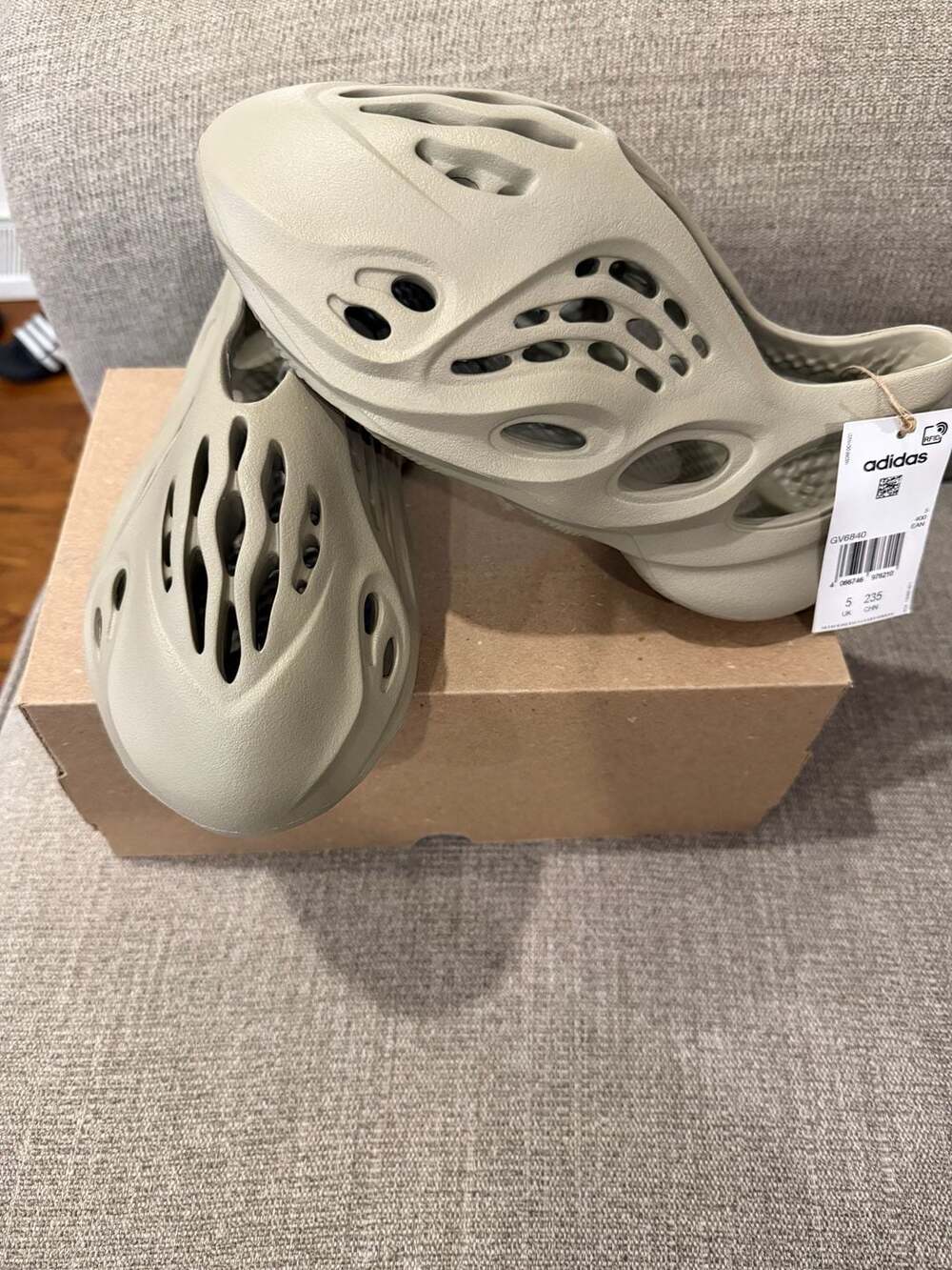 Adidas Yeezy Foam RNR Stone Salt Size 5